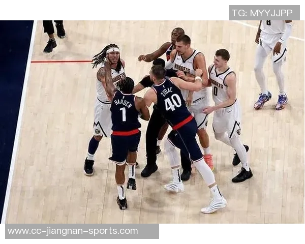 比尔谈快船首轮出局感受以掘金为榜样激励球队重整旗鼓