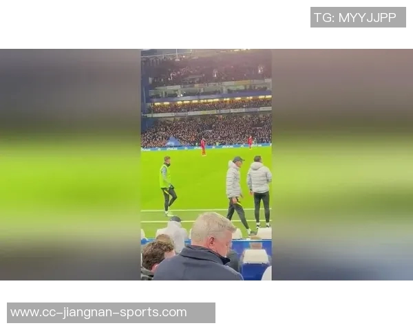 维拉替补席遭水瓶袭击疑似来自切尔西教练区引发争议