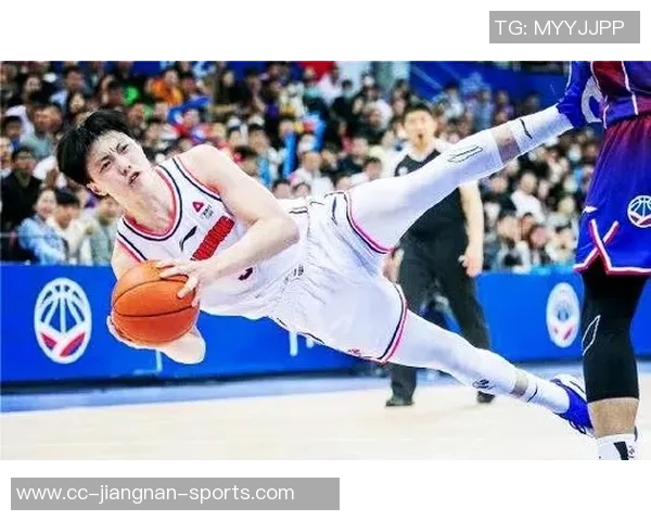 普尔谈与锡安的默契配合期待球队在新赛季中展现强大竞争力